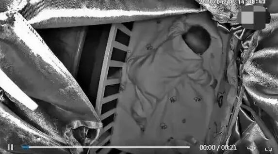 三个月女婴训练趴睡窒息身亡 妈妈全程“死亡直播”究竟怎么回事