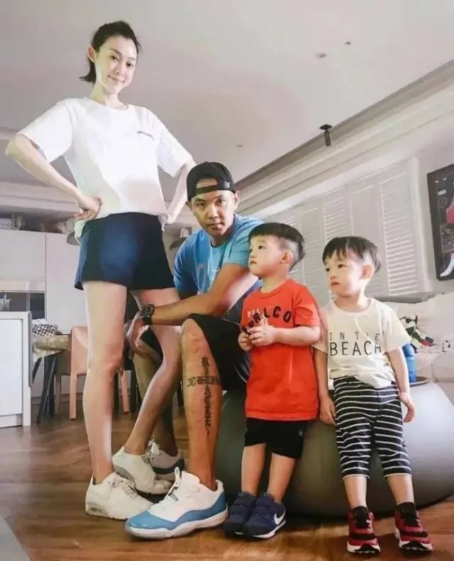 周杰伦气哭,同是养两孩为嘛范玮琪的豪宅还那么仙