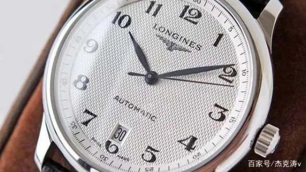 年会礼服可以穿普通的裙子吗