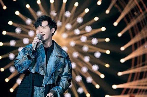 吴青峰被前经纪人起诉违反《著作权法》，为何前经纪人被网友骂背信弃义？