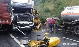 高速路上行驶的几十辆车撞在了一起，责任该怎么划分？