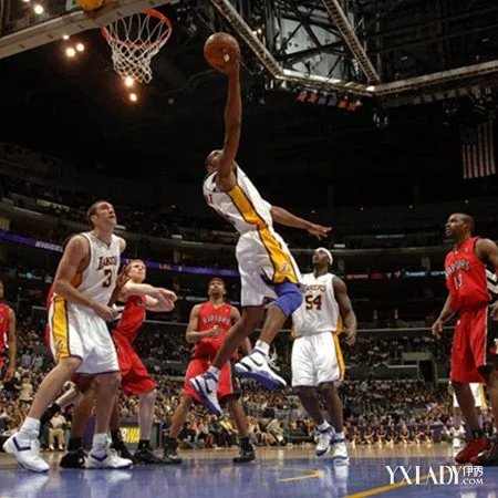 科比职业生涯十佳球图片欣赏砍81分神迹骑扣霍华德