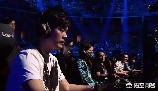 丁俊晖网吧玩游戏上热搜，娱乐圈有哪些喜欢“泡网吧”的艺人？