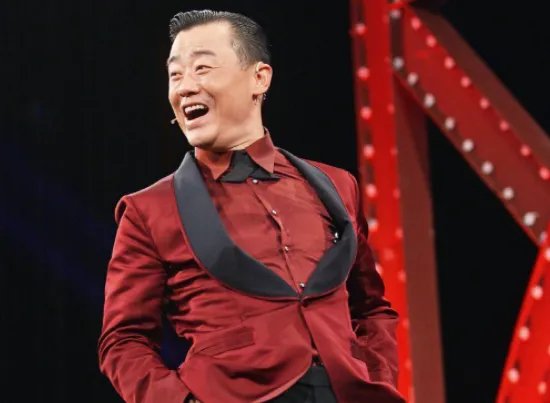 贬低郭德纲太俗，骂徐峥是头猪，枪毒案后销声匿迹的周立波，如今怎么样了？