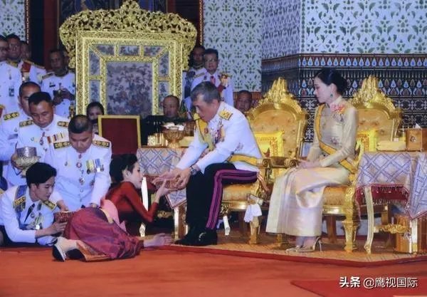 泰国贵妃诗妮娜为何不到三个月就被废?
