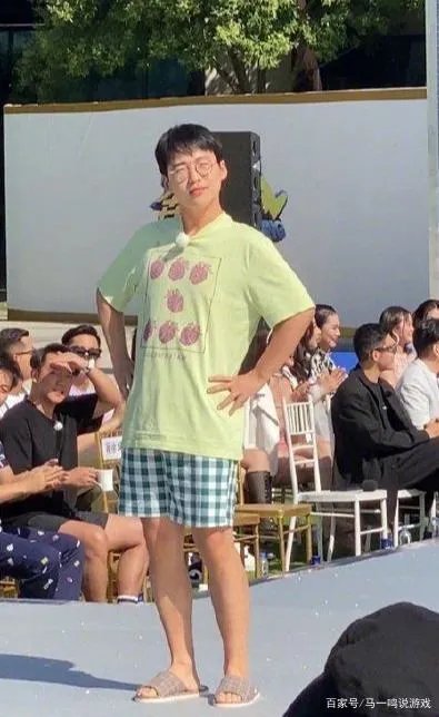 为什么郭麒麟现在登上了这么多的综艺，背后到底有谁在为其撑腰？