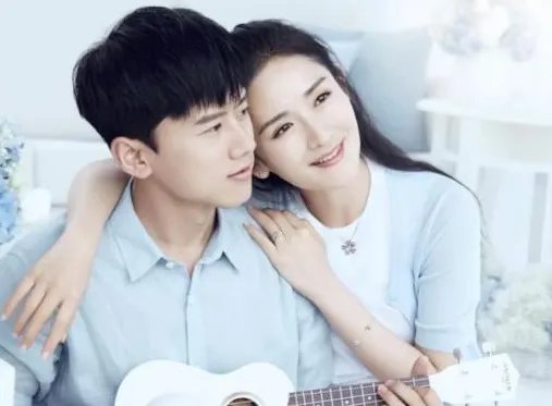 谢娜挺超大孕肚现身深圳，张杰紧随呵护爱妻，他们的感情为何一直这么好？