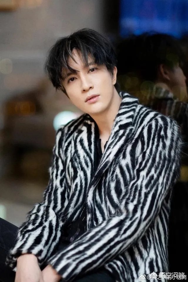 怎么看待江苏卫视跨年晚会中洛天依与薛之谦合唱的《达拉崩吧》？