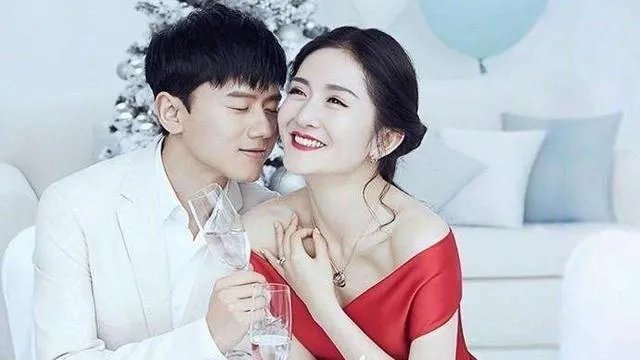 谢娜挺超大孕肚现身深圳，张杰紧随呵护爱妻，他们的感情为何一直这么好？