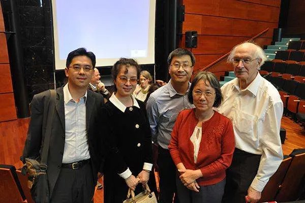 获得诺贝尔奖是很光荣的，那么第一位获得者是谁？