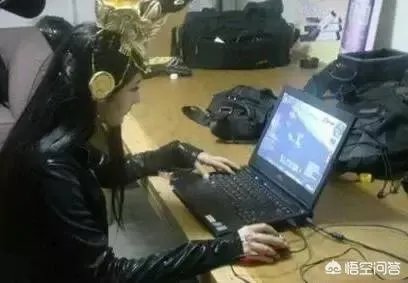 丁俊晖网吧玩游戏上热搜，娱乐圈有哪些喜欢“泡网吧”的艺人？