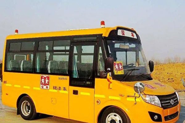 ways to go to school作文，五句话。