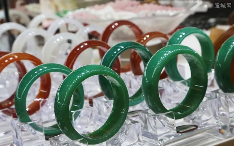 翡翠严品有人买过吗 价格略贵值得去购买吗？