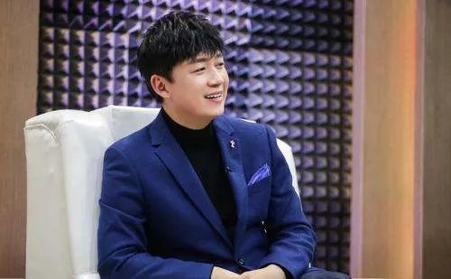 潘粤明的《鬼吹灯》系列为什么会一下子连拍了五部？