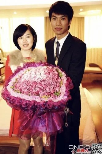 百宏集团老板吴金表之女吴少铭漂亮吗？求照片