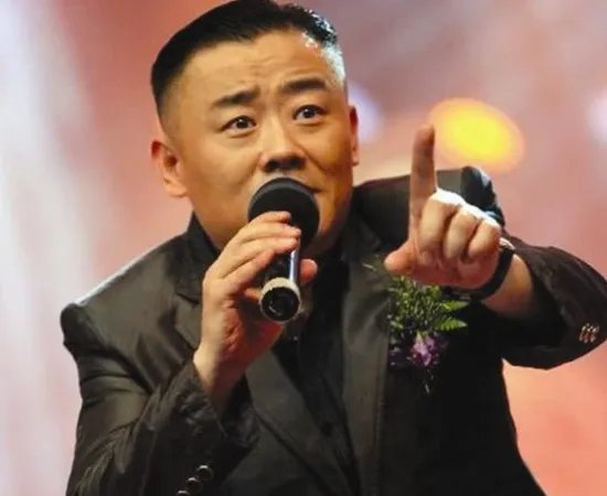 贬低郭德纲太俗，骂徐峥是头猪，枪毒案后销声匿迹的周立波，如今怎么样了？