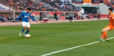 山东鲁能2:2河南建业，裁判傅明两次争议判罚导致鲁能痛失3分，如何评价？