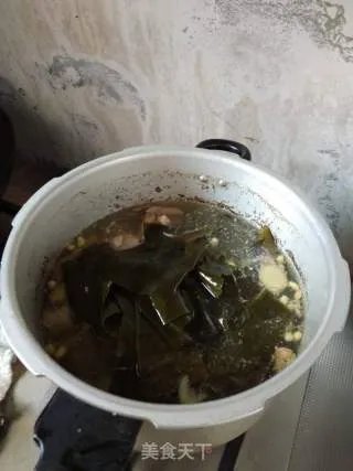 海带黄豆排骨汤