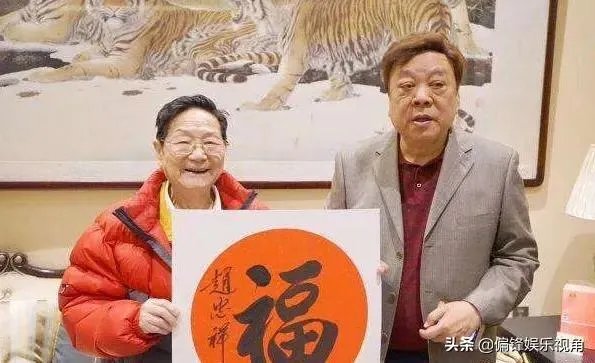 有些人在赵忠祥刚刚病逝的时候，大肆炒作他的字您怎么看？