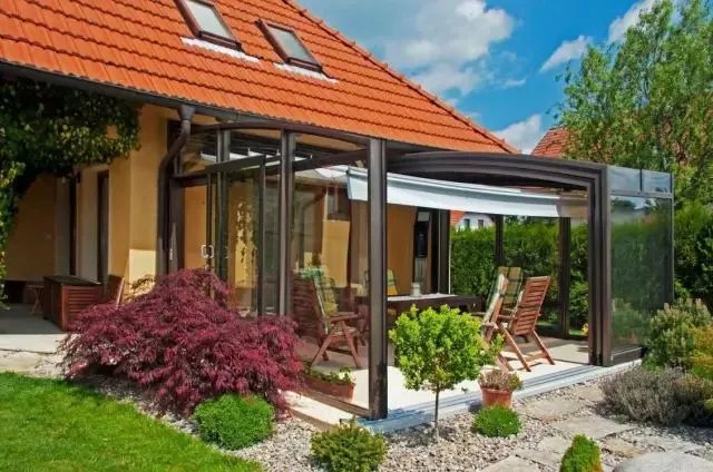 冬日里的花园阳光房，尽享暖暖的春色