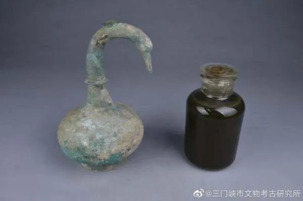 河南出土2000年前青铜壶,里面流淌的不明液体是什么?