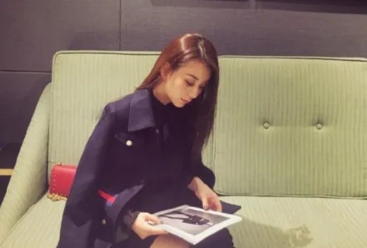 方媛因选包问题引发网友热议，她是如何回应的？