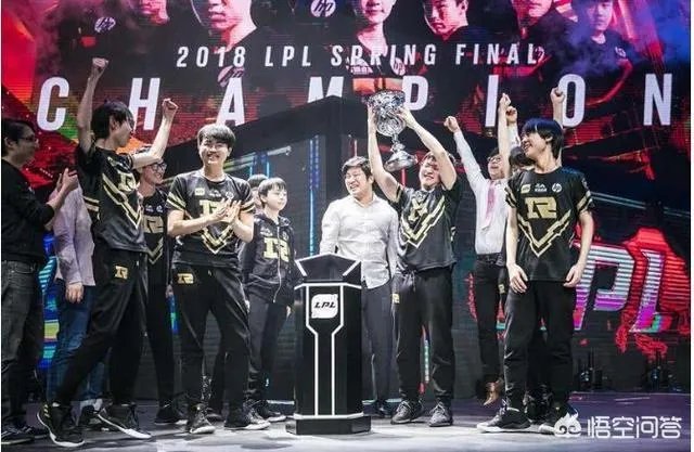 RNG仅有三人录制天天向上，蔡徐坤粉丝发放RNG宣传资料，你怎么看？