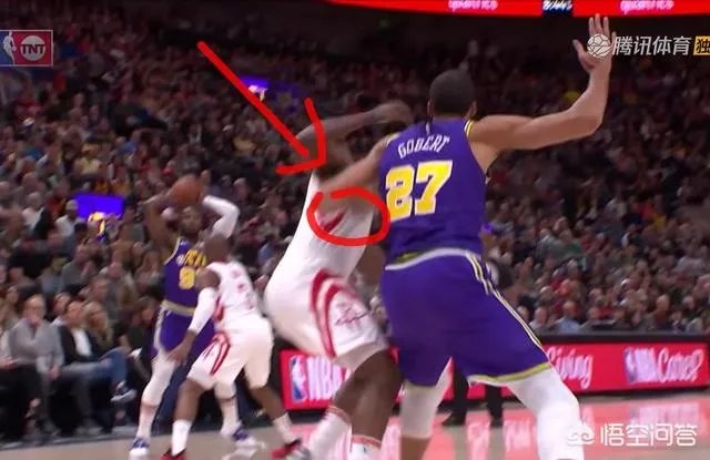 戈贝尔推倒哈登被吹犯规，打翻技术台的物品，遭裁判驱逐出场，哈登这球假摔了吗？