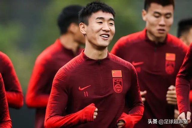 艾克森打进两个进球都与韦世豪有关，韦世豪是不是已成艾克森最好搭档？之后能在首发吗？