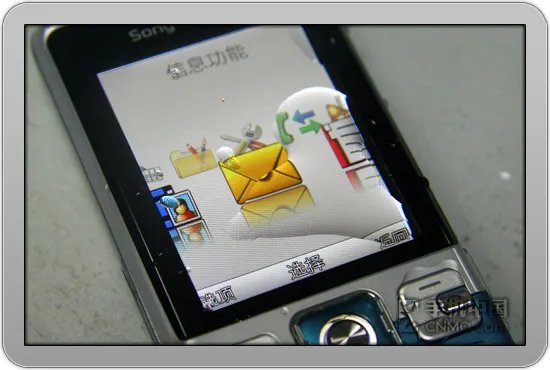 320W拍照+GPS导航 索尼爱立信C702评测