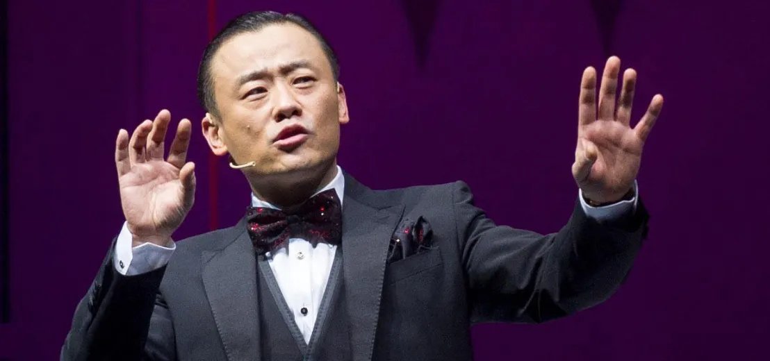 贬低郭德纲太俗，骂徐峥是头猪，枪毒案后销声匿迹的周立波，如今怎么样了？