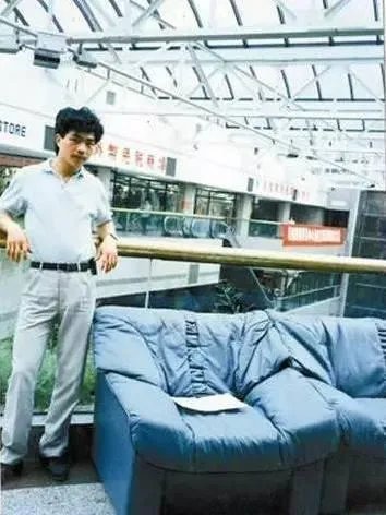 他坚持创业30年，从几间铁皮厂房到年产值数十亿！