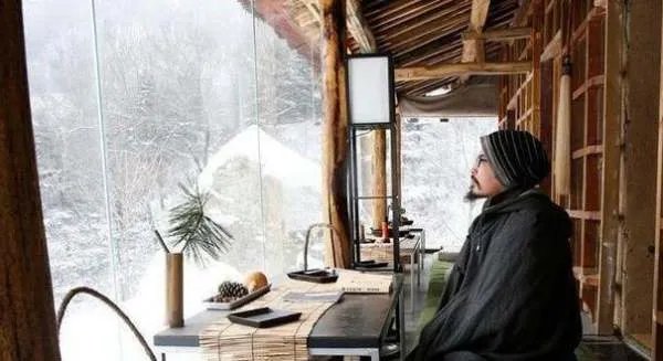 中国首个“剃度出家”的富豪老总，隐居深山11年，家人拒绝相认，为何？