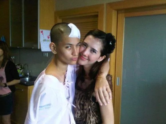 泰国最帅女明星zee车祸 伤情严重重症室抢救