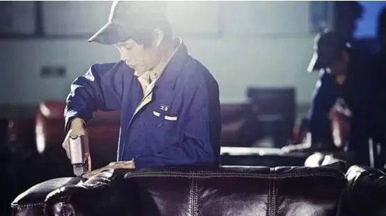 他坚持创业30年，从几间铁皮厂房到年产值数十亿！