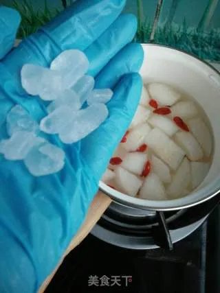 冰糖枸杞炖鸭梨