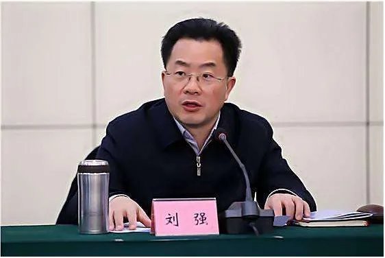 成都大学校长王清远和新上任的书记刘强之间，有着怎样的特殊关系？