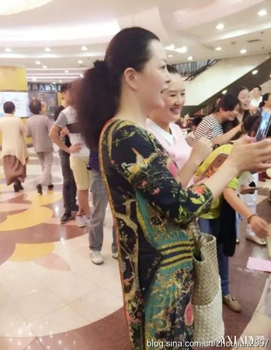 汪涵前女友仇晓10岁儿子近照可爱