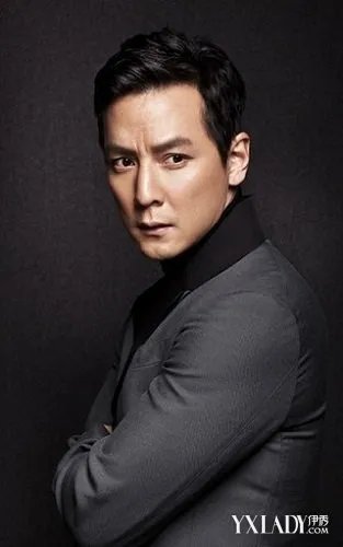 完美男神吴彦祖帅气照片发布会上称担心女儿太漂亮被男生泡