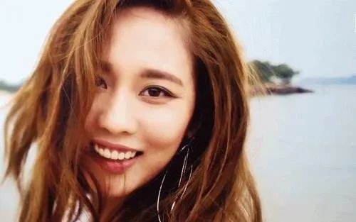 你觉得宋妍霏与王霏霏相似吗？