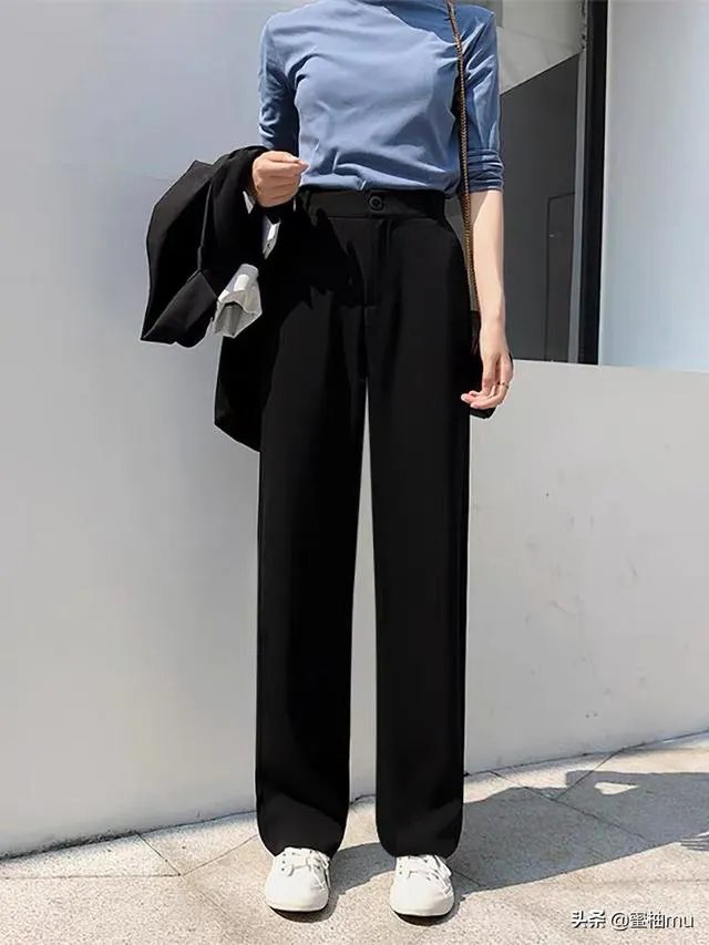 请问美女们阔腿长裤应该配什么上衣？