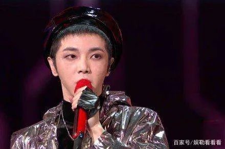 易烊千玺的眼睛杀,华晨宇的歌一如既往的稳,两人的表演你过瘾了吗?