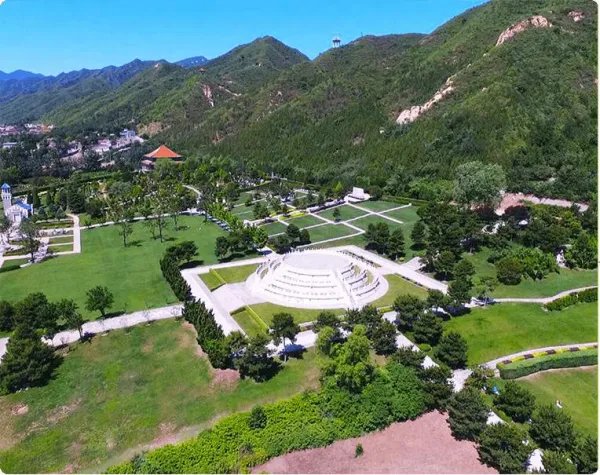 侯宝林，侯耀文两父子的坟墓有什么样的差别？