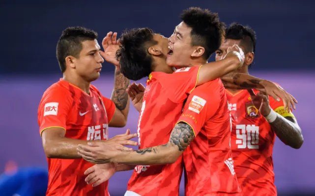 广州恒大2-0大胜上海申花，两队的实力差距有多大？