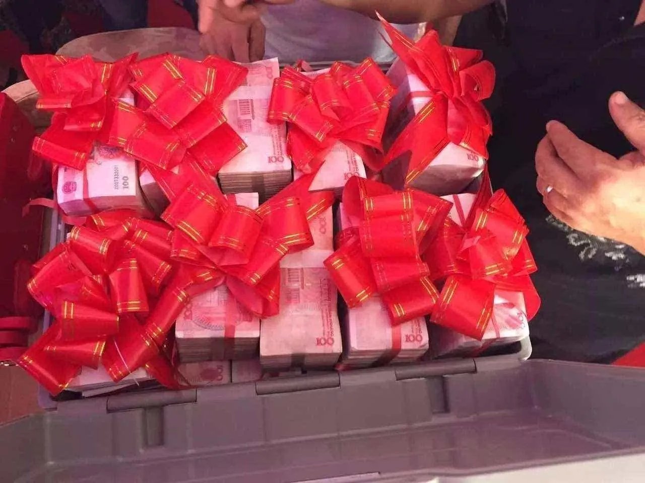 新娘收完彩礼走完结婚仪式后消失，该如何防范网恋诈骗？