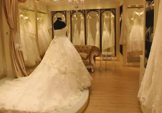 订婚男方穿什么衣服好 订婚女生穿什么衣服