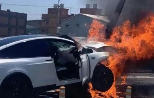 驾驶特斯拉！林志颖父子出车祸，如何才能避免此类事故的发生？