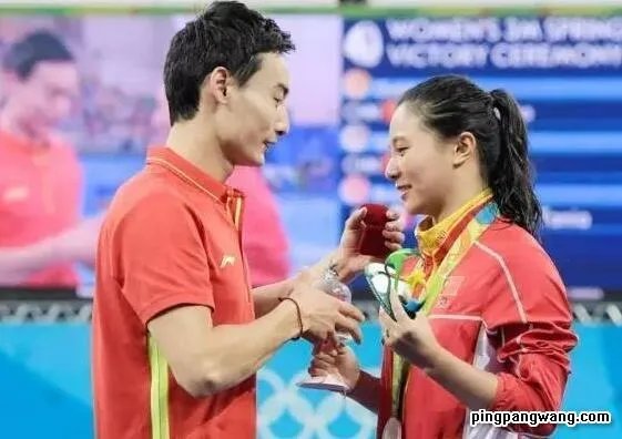 许昕万众瞩目下向女友求婚，体坛都有哪些羡煞旁人的情侣？