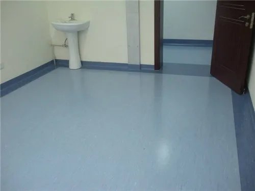 塑胶地板多少钱一平，据说塑胶地板有毒，是真的吗？