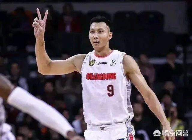 刘冠岑误伤易建联，不仅不道歉反倒回应做事不是做秀做好自己，请球迷思考，你怎么看？